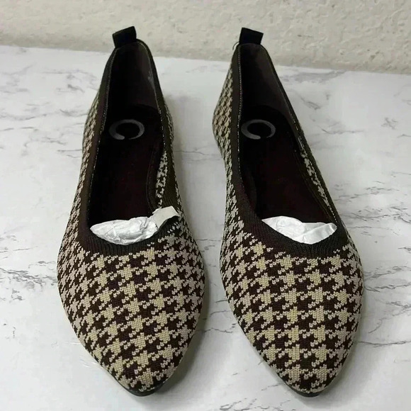 NWT JOURNEE COLLECTION-  KARISE SLIP ON DRESSY POINTED TOE FLATS Size 6 - Picture 3 of 11